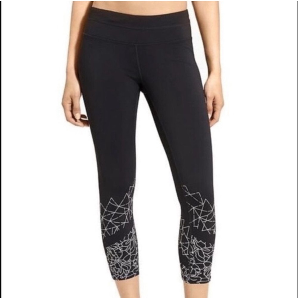 Athleta Sonar graphic floral Capri leggings